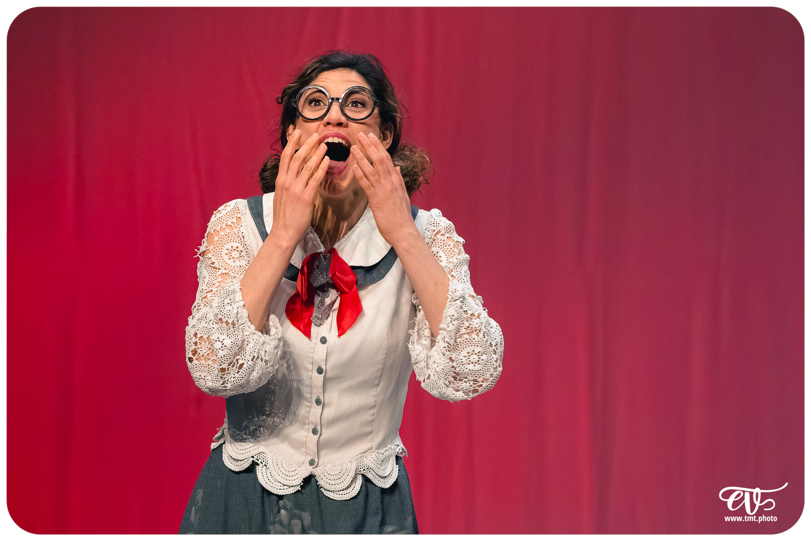 UN FIL A LA PATTE (CIE VIVA)